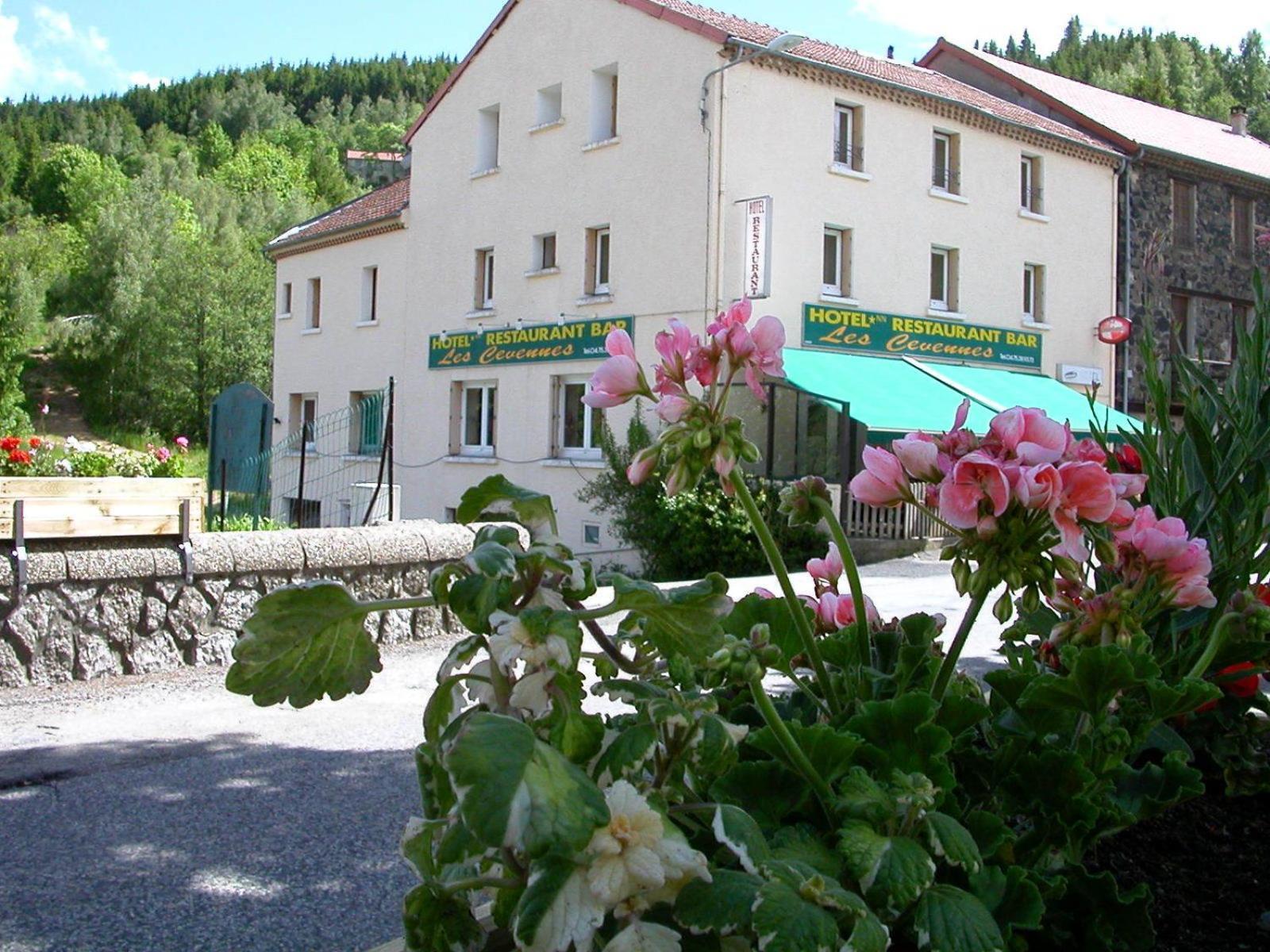 Logis Hotel Restaurant Les Cevennes Saint-Cirgues-en-Montagne Ngoại thất bức ảnh
