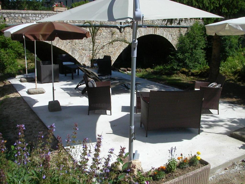 Logis Hotel Restaurant Les Cevennes Saint-Cirgues-en-Montagne Ngoại thất bức ảnh